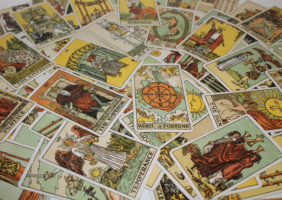 Comprendre la signification profonde de chaque carte de tarot
